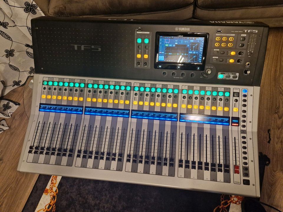 Yamaha tf5 der mixer ist wenig gebraucht in Weil am Rhein