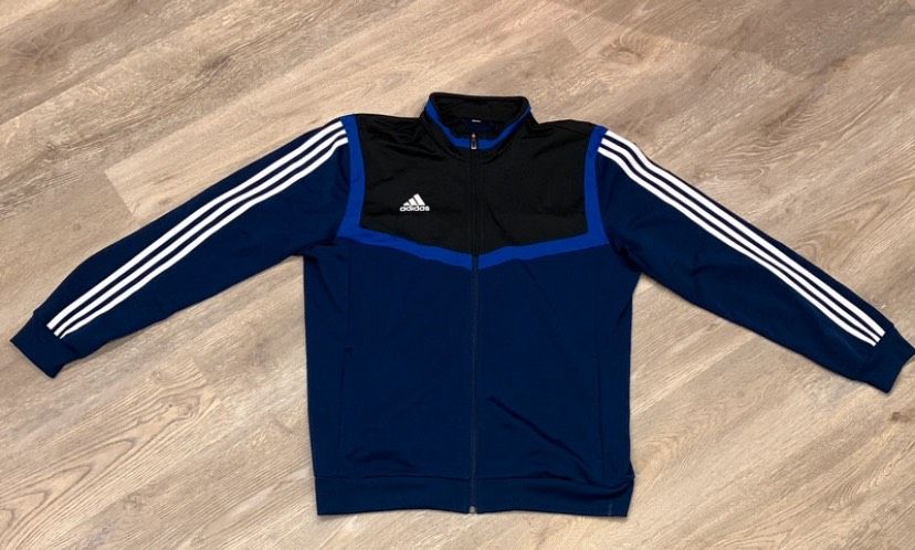 Adidas Jacke/Trainingsjacke in Sankt Sebastian