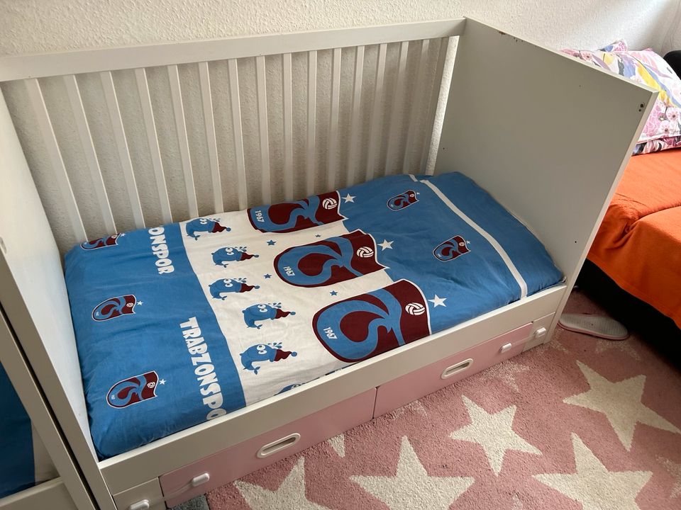 Kinder Bett mit Matratze in Nürnberg (Mittelfr)