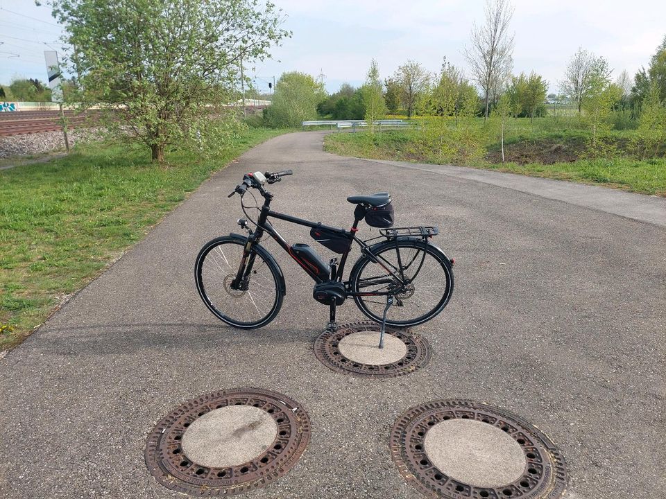 Pedelec E Bike E-Bike Fahrrad Victoria E Trekking 8.8 Top Zustand in Dachau