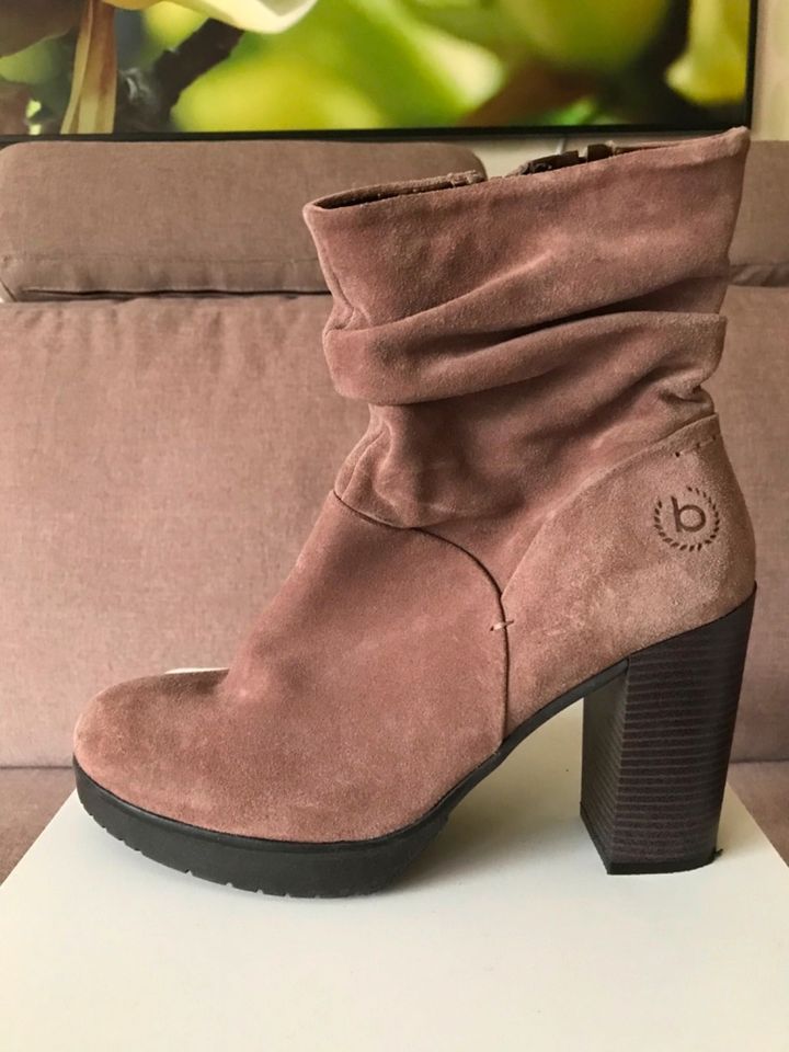 BUGATTI wundervolle Stiefeletten rosé / Powder Gr. 39 (6) NEU in Berlin