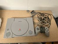 PlayStation 1 mit Kontroller grau Videokonsole Spielkonsole Rar Nordrhein-Westfalen - Hamm Vorschau