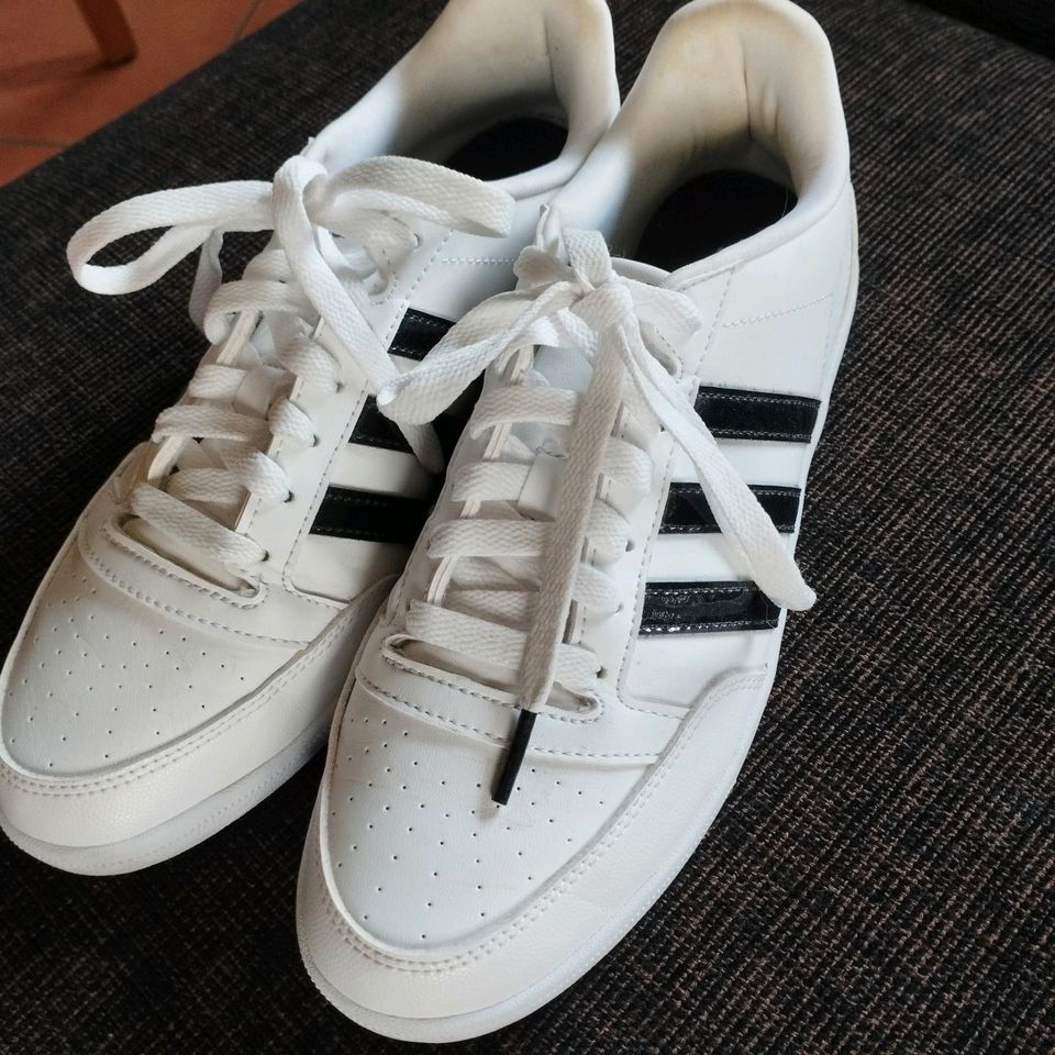 weiße Adidas-Schuhe m. schwarzen Streifen Gr. 40 in Niedersachsen - Jade |  eBay Kleinanzeigen ist jetzt Kleinanzeigen