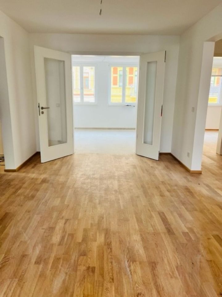 NEUBAU, tolle vier-Raum-Wohnung mit 2 Balkonen und Einbauküche in Leipzig