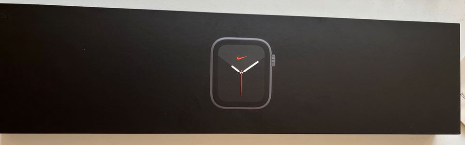 Apple Watch Series 6 Nike 44mm GPS + Cellular Space Gray in Egelsbach