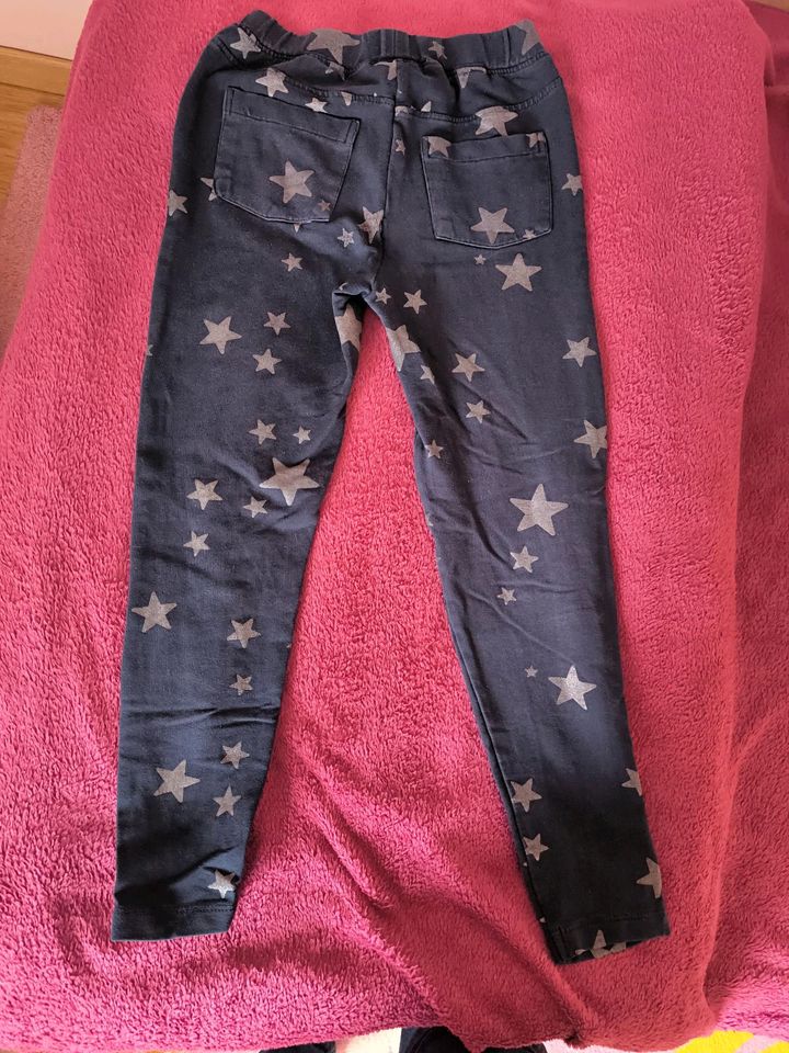 Sweat Leggings dunkelblau mit Sternen 140 Mädchen in Wiesmoor