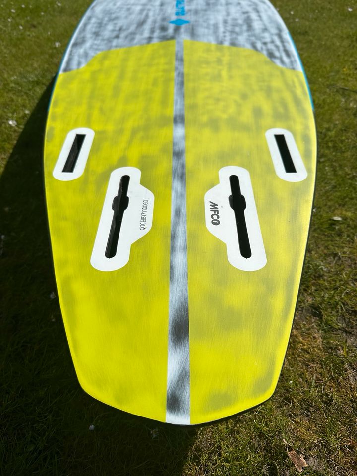 Quatro Cube 2019 81 Liter - wie neu - Windsurf Wave Board in Berlin