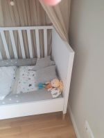 Baby/Kinderbett und Kommode mit Wickelaufsatz Friedrichshain-Kreuzberg - Friedrichshain Vorschau