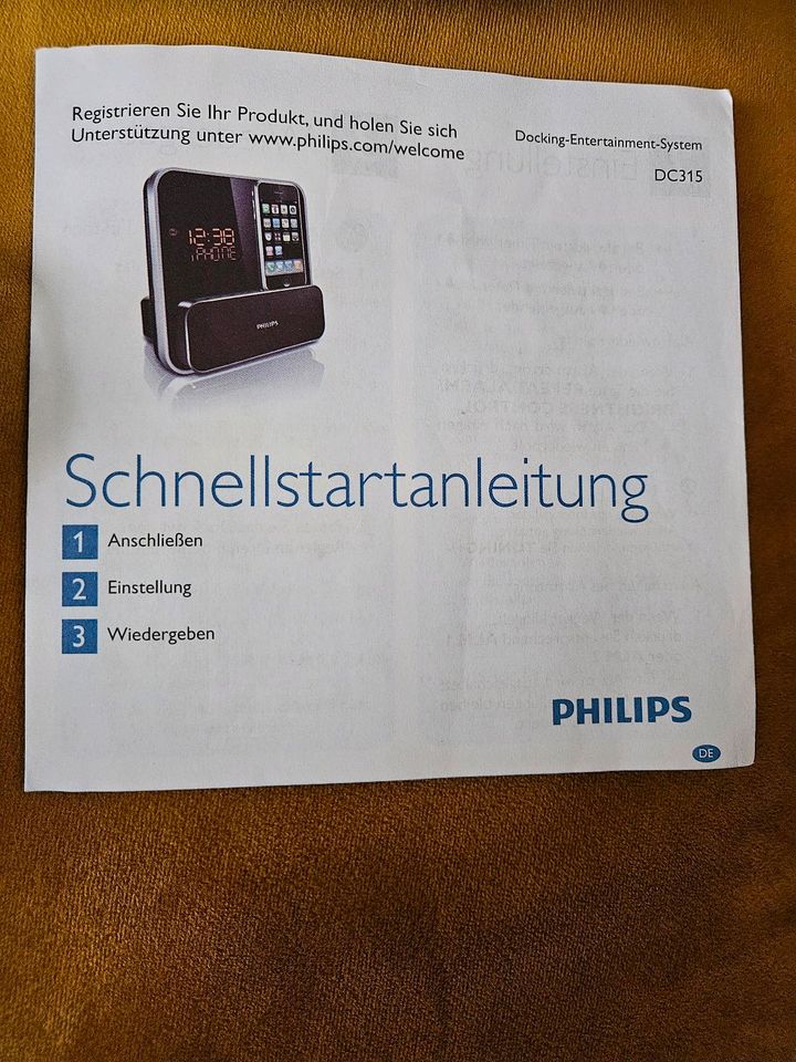 I Pod Touch 4. Generation 8 GB + Docking Station (Philips) in Oldenburg