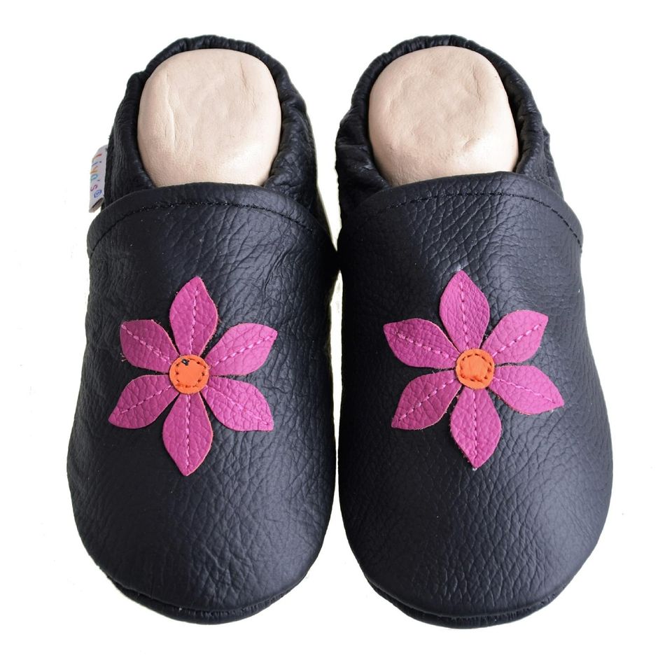 Pinkblume in schwarz Gr. 27/28 Liya's Lederpuschen Krabbelschuhe in Zirndorf