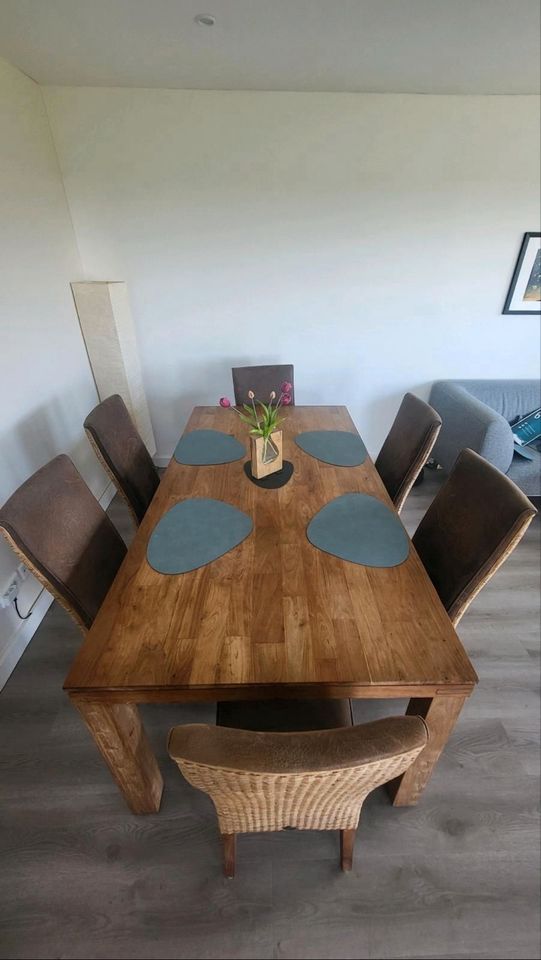 Esstisch mit Stühlen in Flensburg