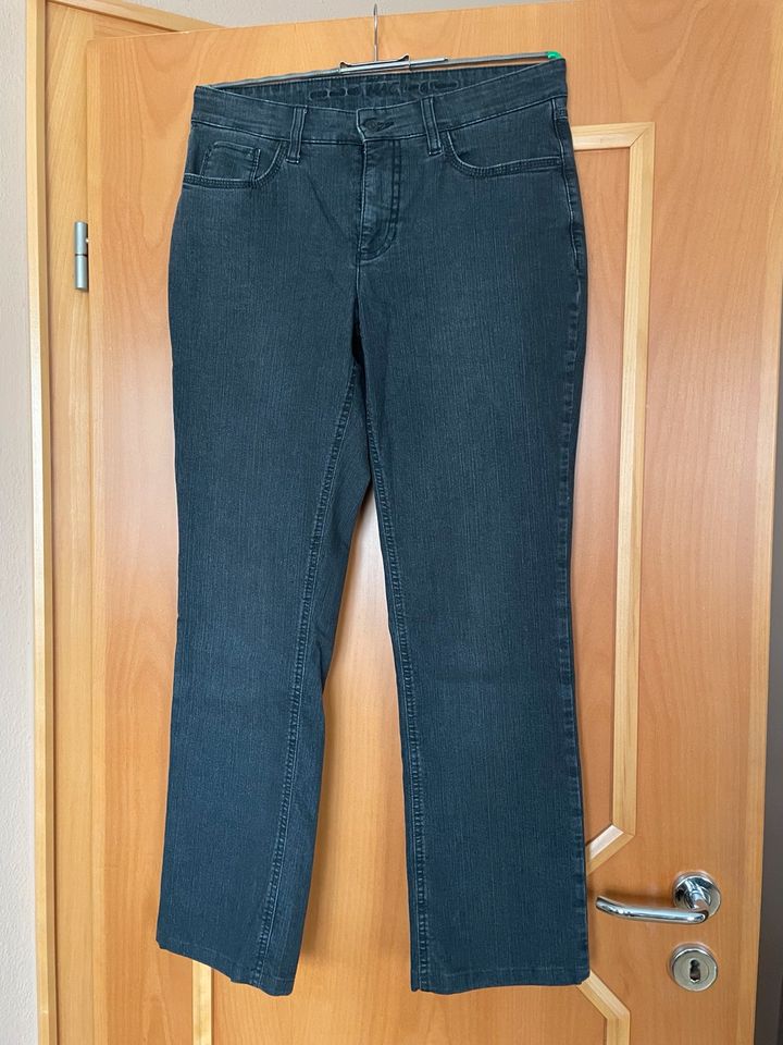 MAC Jeans schwarz Modell Melanie Swirl Gr. 38 / 32 wie neu in Ruderting