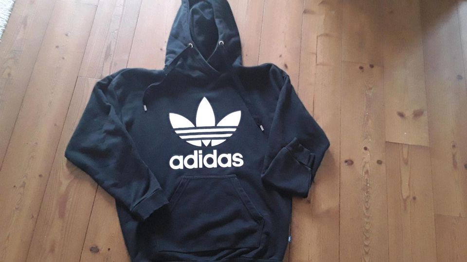 Neuwertig: adidas Kapuzen Shirt Gr. 34 in Kiel