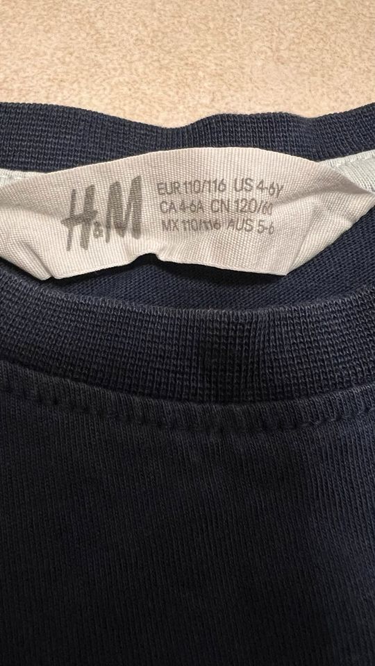 *** H&M T-Shirt Gr. 110/116 dunkelblau, super Zustand *** in Hamburg