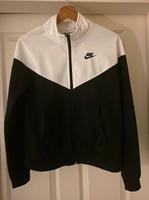 Nike Trainingsjacke Größe 36 Schleswig-Holstein - Ammersbek Vorschau
