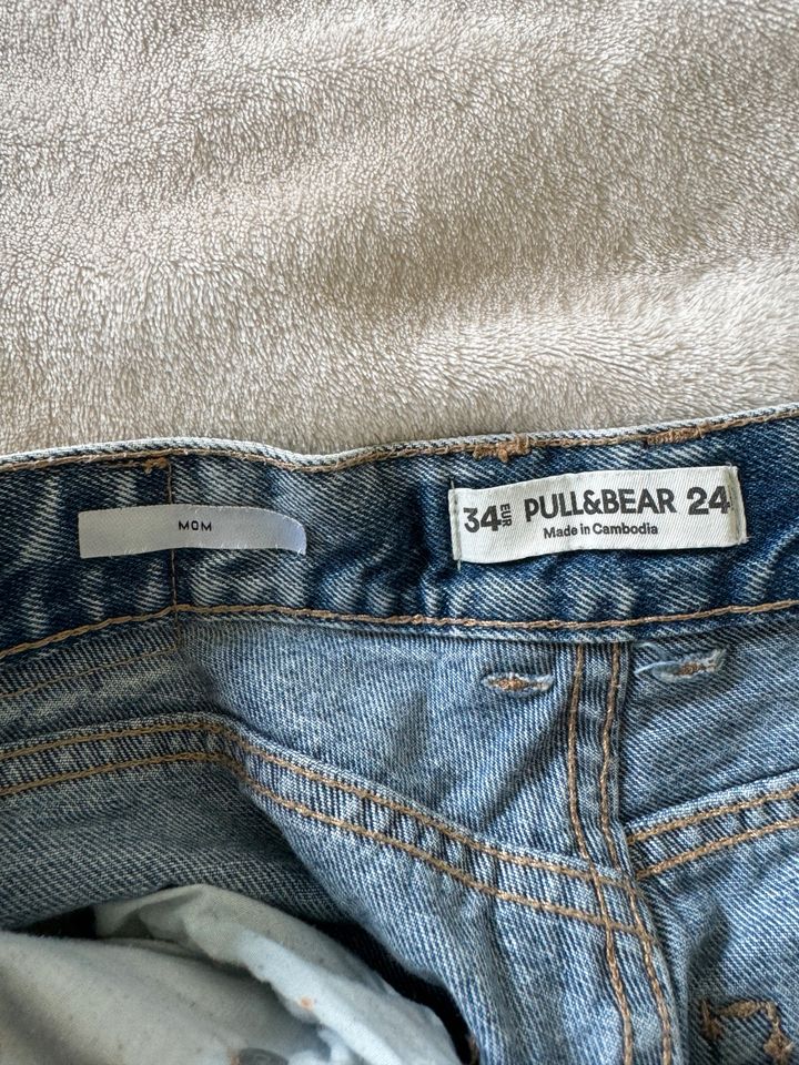 Blaue Mom Jeans Pull & Bear XS in Freiburg im Breisgau