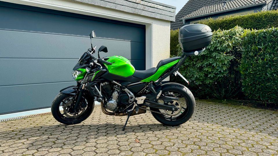 Kawasaki Z 650 grün, top Zustand in Gummersbach