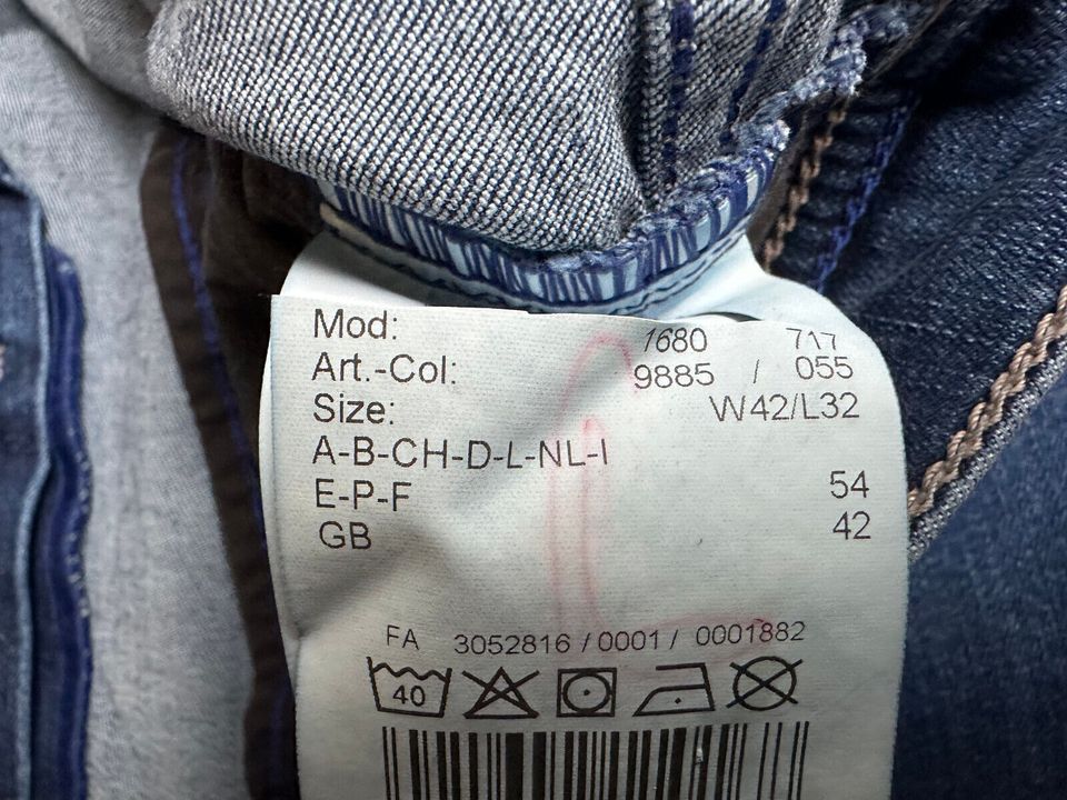 PIONEER JEANS  HERREN  gr 58 XXXL W42L32 BUNTBREITE 108 cm,  LANG in Düsseldorf