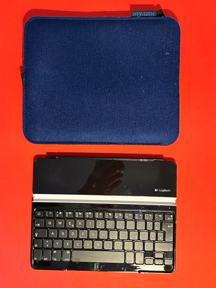 APPLE MD511FD/A iPad 1458 Wi-Fi 32GB + LOGITECH Tastatur Keyboard in Fürth