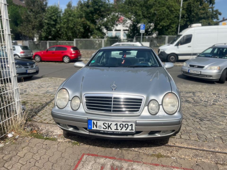 Mercedes-Benz CLK 320 AVANTGARDE in Nürnberg (Mittelfr)