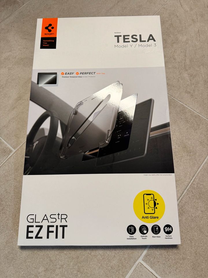 Tesla 3/Y Spigen Glas.tR EZ Fit Hartglas in Köln