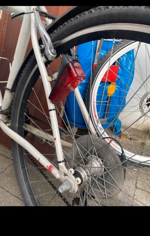 Fahrrad weiß in Kiel