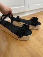Schwarze Pull & Bear Sommersandalen Keilabsatz Plateau Geflecht Saarbrücken-West - Altenkessel Vorschau