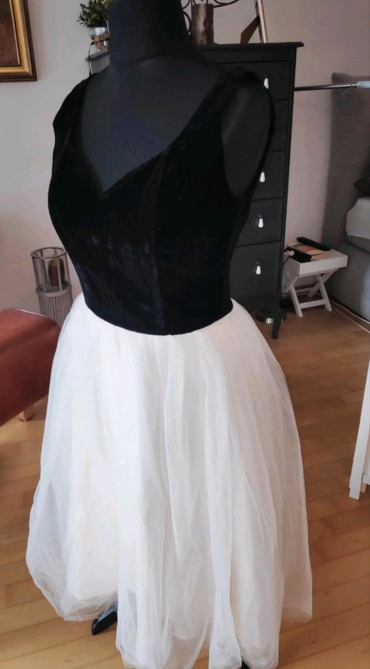 Collectif Vintage 50er Jahre Kleid  schwarz/ weiß Gr. 40 in Berlin