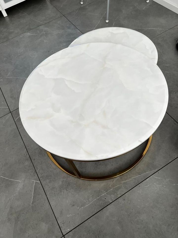 Tisch mit Marmorplatte in weiß Gold. in Duisburg