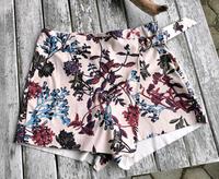 Shorts/Rock Zara M 38 beige mit Blumen Art Velours Nordrhein-Westfalen - Mönchengladbach Vorschau
