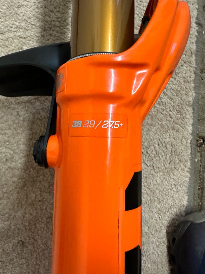 Fox Factory 38 super Zustand orange e-bike optimized in Neuenhaus
