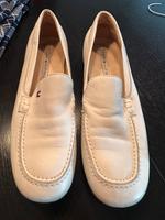 Tommy Hilfiger Schuhe creme Gr. schmale 39-40 Hessen - Lich Vorschau