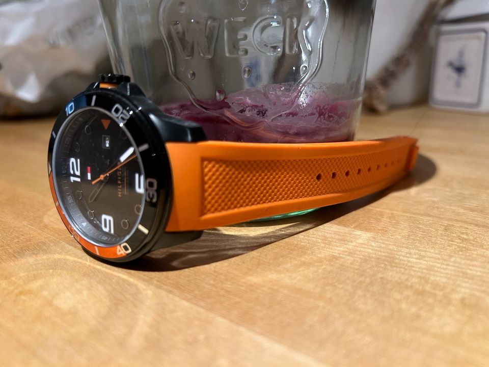 Tommy Hilfiger Herren Sportuhr Uhr schwarz orange Silikon in Mohlsdorf