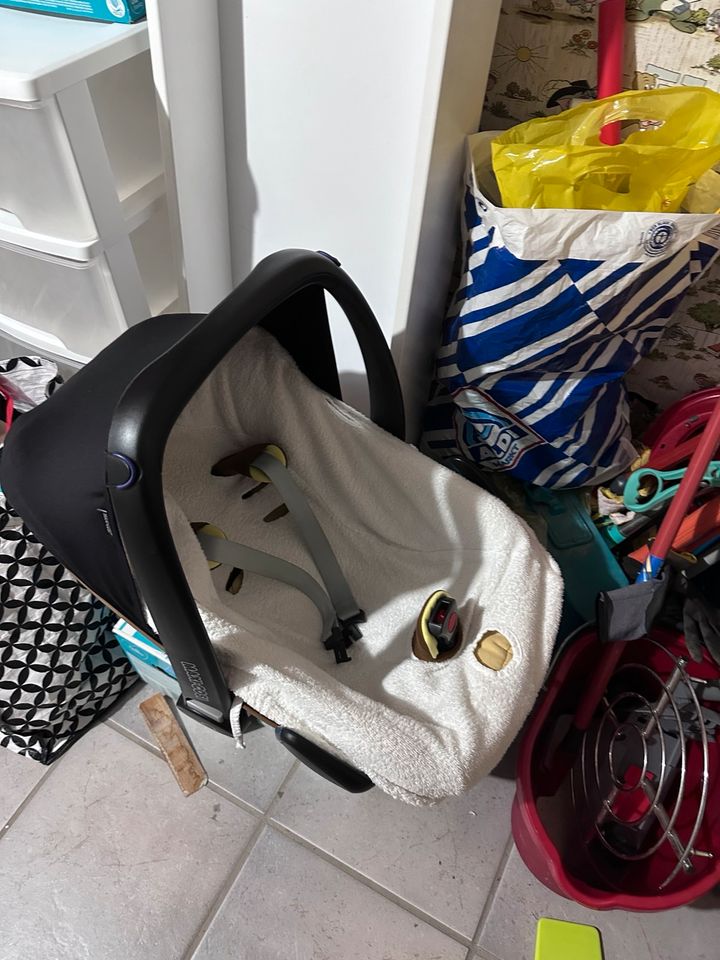 Maxi Cosi Babyschale pebble plus super Zustand in Lippstadt