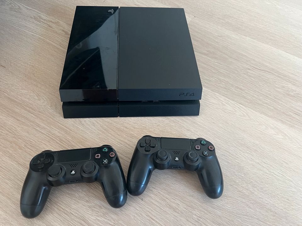 Playstation 4 mit 2 controllern in Lingen (Ems)
