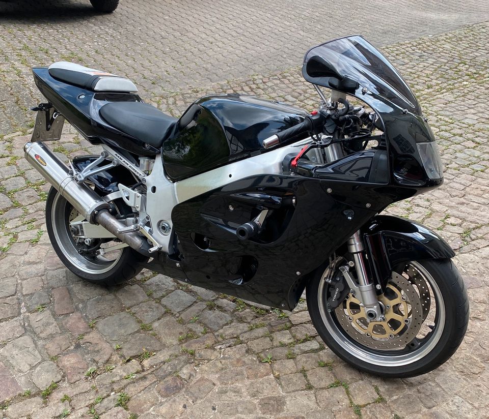 Suzuki GSX R 750 SRAD Akrapovič in Extertal