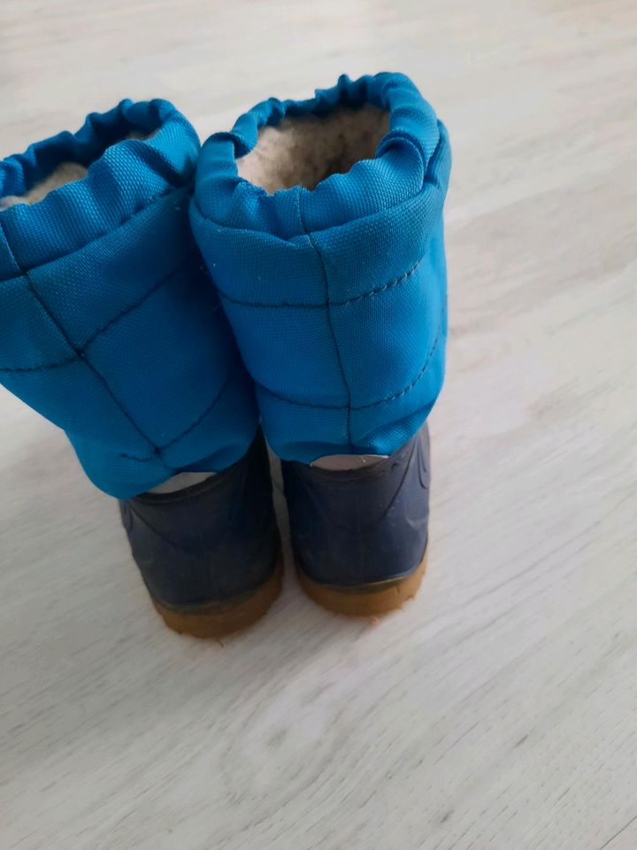 Winterstiefel gr. 25/26 in blau gefüttert mit Fell Blinklicht in Weißenfels