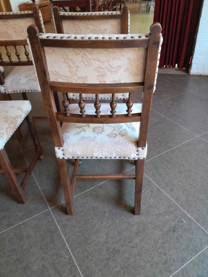 Antike Stühle in Königswinter