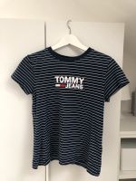 Tommy Hilfiger T-Shirt dunkelblau gestreift Aufschrift gr. XS/S Schleswig-Holstein - Itzehoe Vorschau