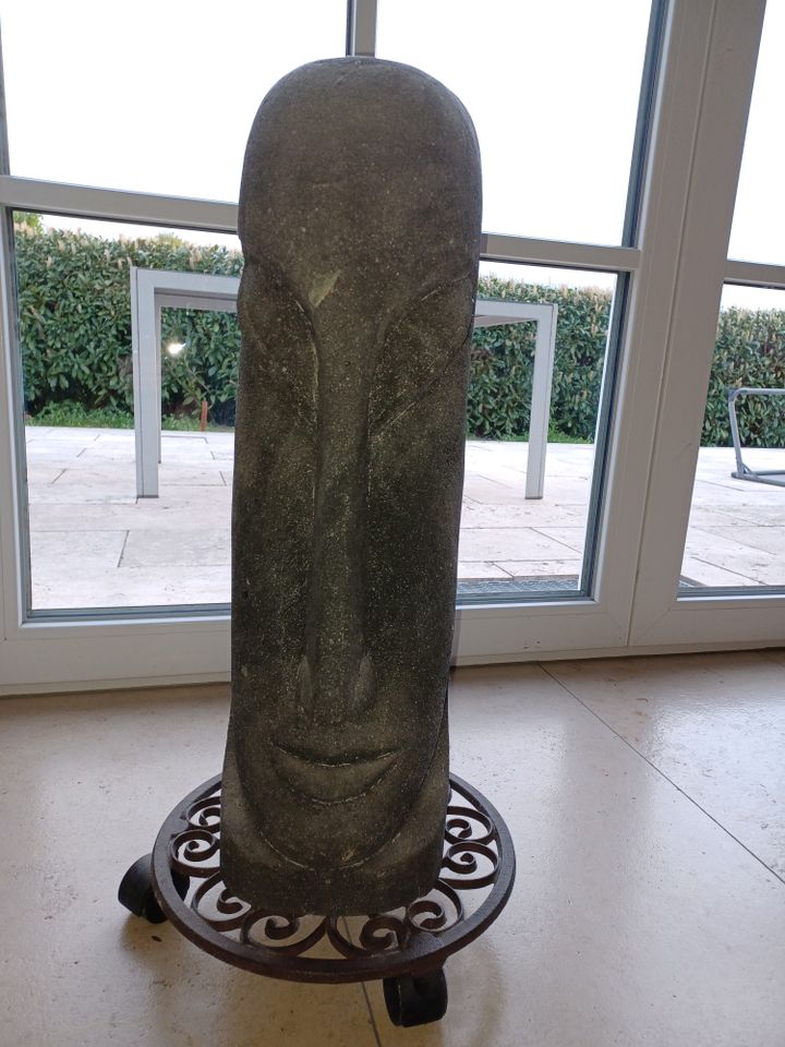 Steinkopf Statue Osterinsel Moai Skulptur Vulkangestein in Donauwörth