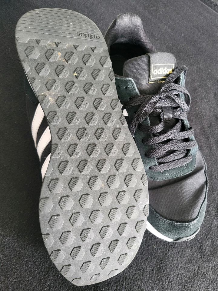 Adidas Schuhe in Backnang