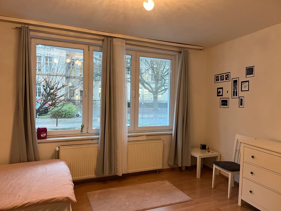 2-Zimmer Wohnung abzugeben mit Übernahme der Ebk und Möbel in Hannover