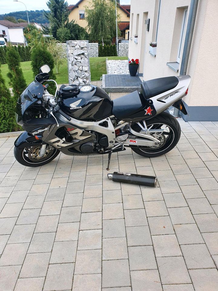 Honda CBR 900rr SC33 in Wunsiedel