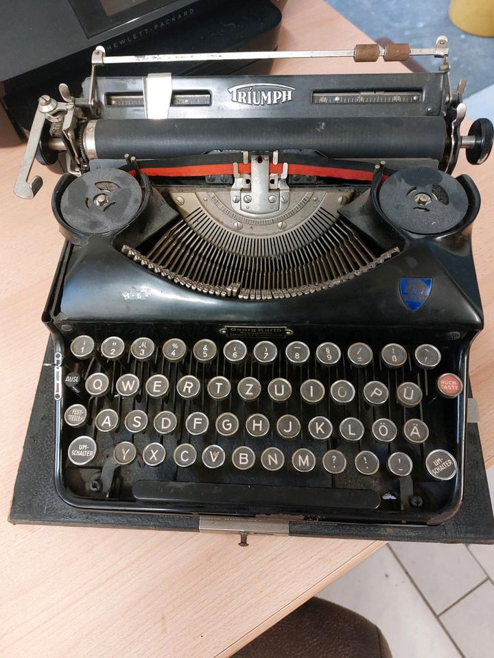 Schreibmaschine Antik TRIUMPH Georg Kurth in Viernheim