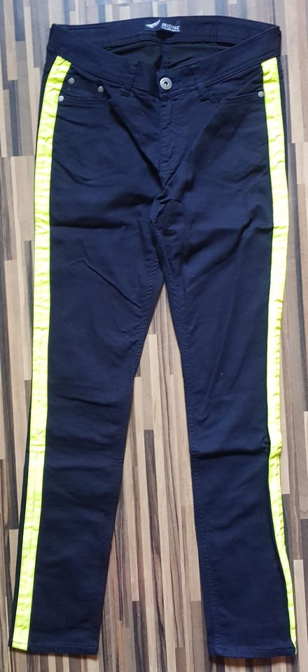 Damen Hose Jeans ~ Gr. 40 ~ Arizona ~ Fb. schwarz-neongelb in Berlin