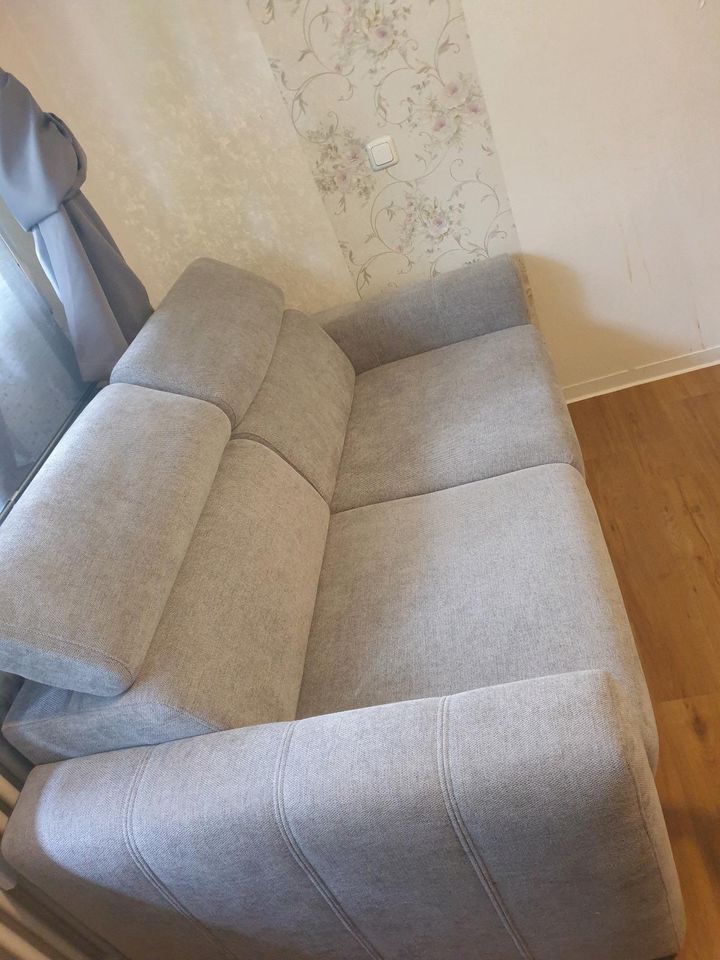 Sofa für zwei Personen in Wiesbaden