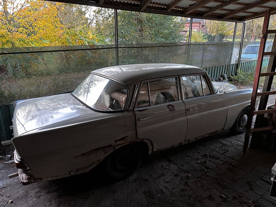 Mercedes W110 200er, Bj. 1965, Restaurationsobjekt! in Krempdorf