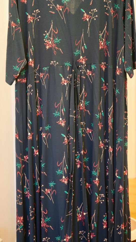 Kleid Bonprix Collection dunkelblau 48/50 8€ inkl. Versand in Halle