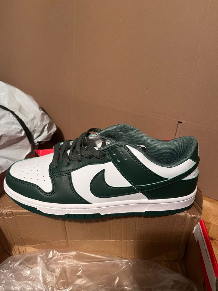 Neue! Nike Dunk Low Retro Team Michigan State Gr. 41 in Königsbrunn