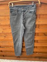 H&M ** Mom Jeans-Hose ** Gr.36 ** grau Kreis Pinneberg - Borstel-Hohenraden Vorschau